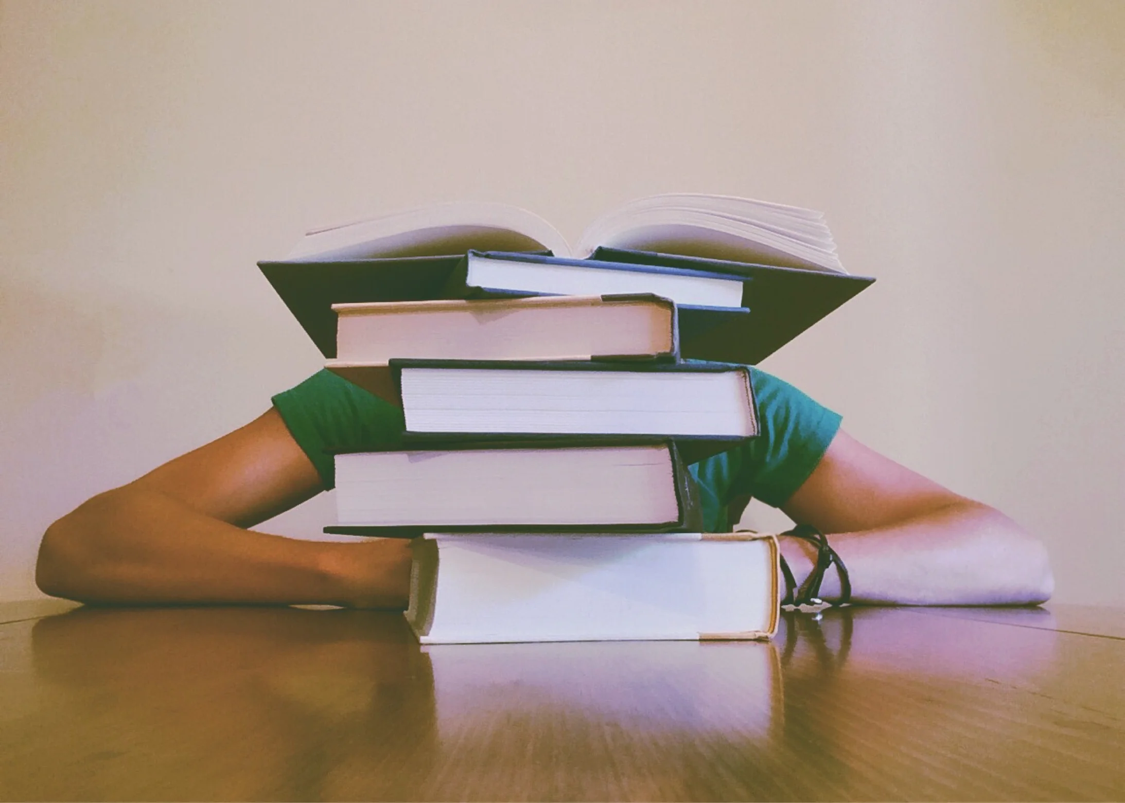 Immagine simbolico studiare con difficoltà Immagine simbolico studiare con difficoltà