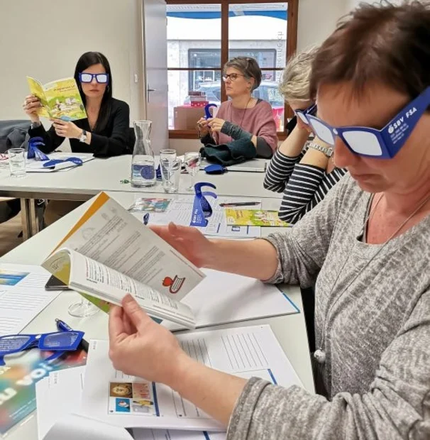 Expérience sur soi-même grâce à des lunettes de simulation
