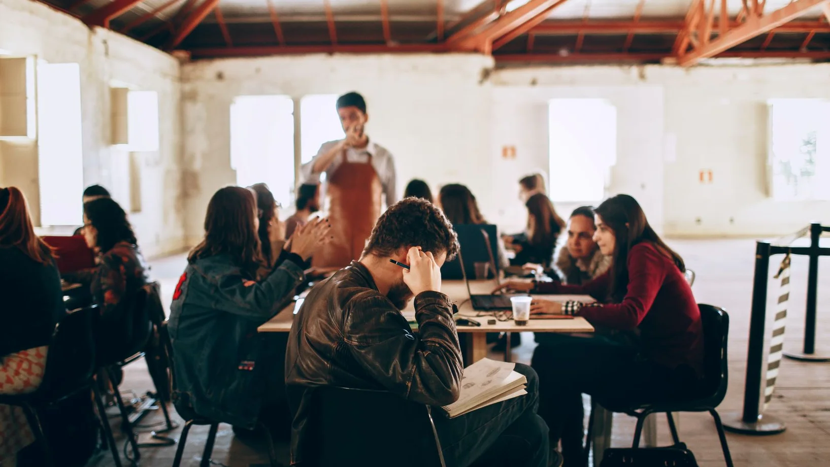 Studierende in Schulungsraum